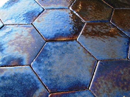 Hexagones de 13x13 en terre cuite emaillee ton metallise IMG_2003a